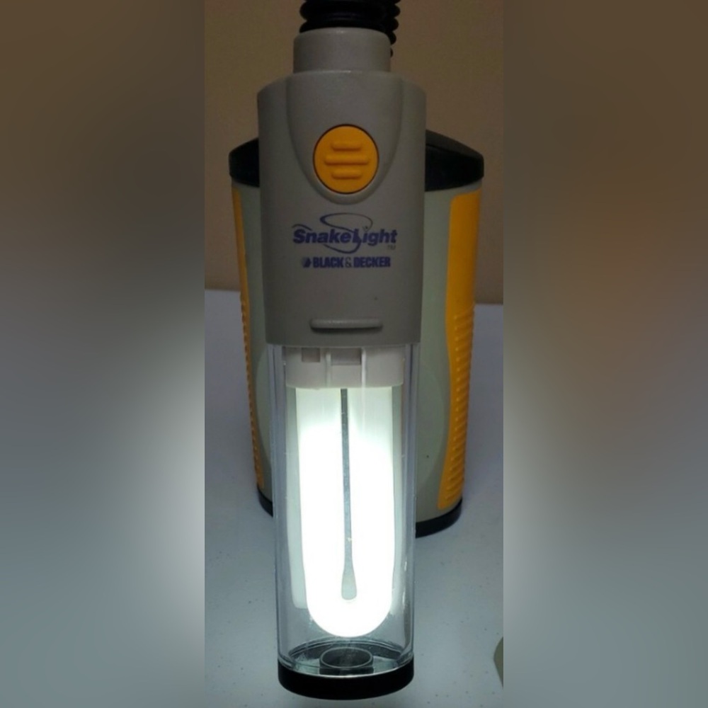 Black & Decker Snake Light Fluorescent Flexible Work Light DIY Battery Operated